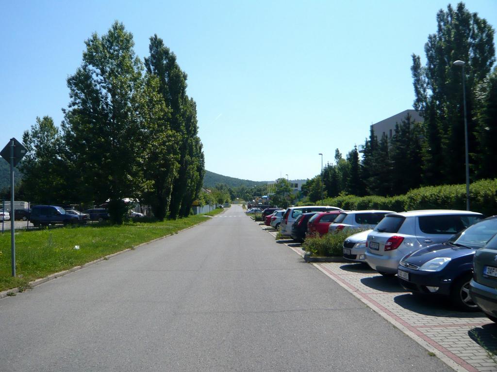 Nad Kralovnou Hotel & Restaurant Прага Екстер'єр фото