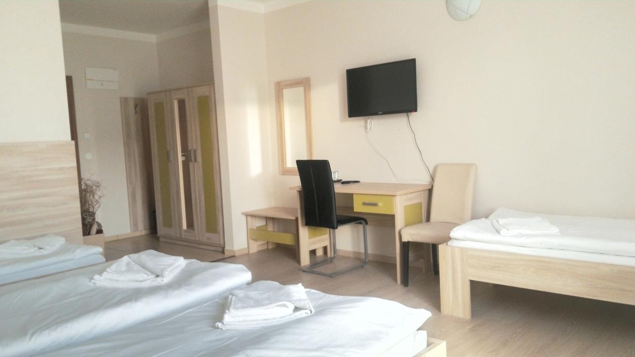 Nad Kralovnou Hotel & Restaurant Прага Екстер'єр фото