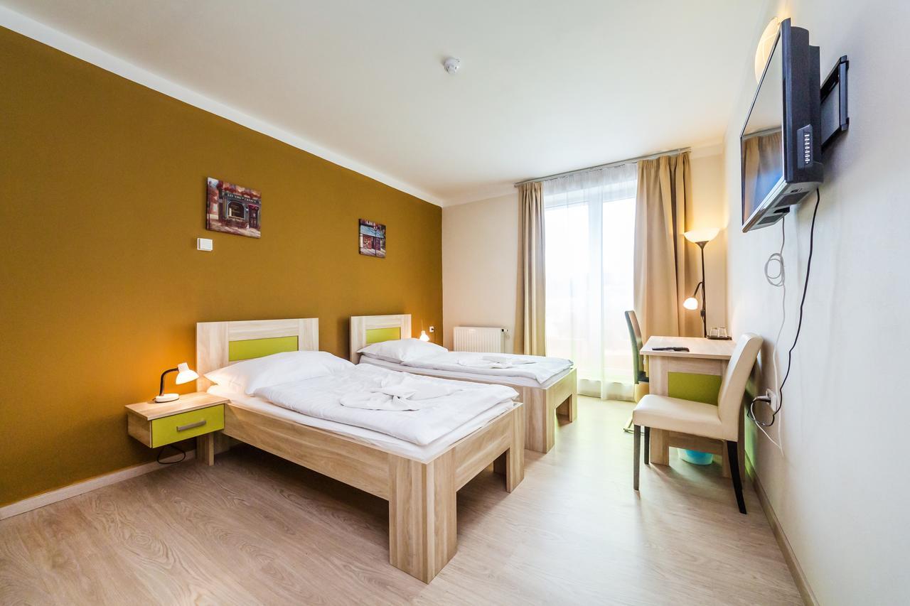 Nad Kralovnou Hotel & Restaurant Прага Екстер'єр фото