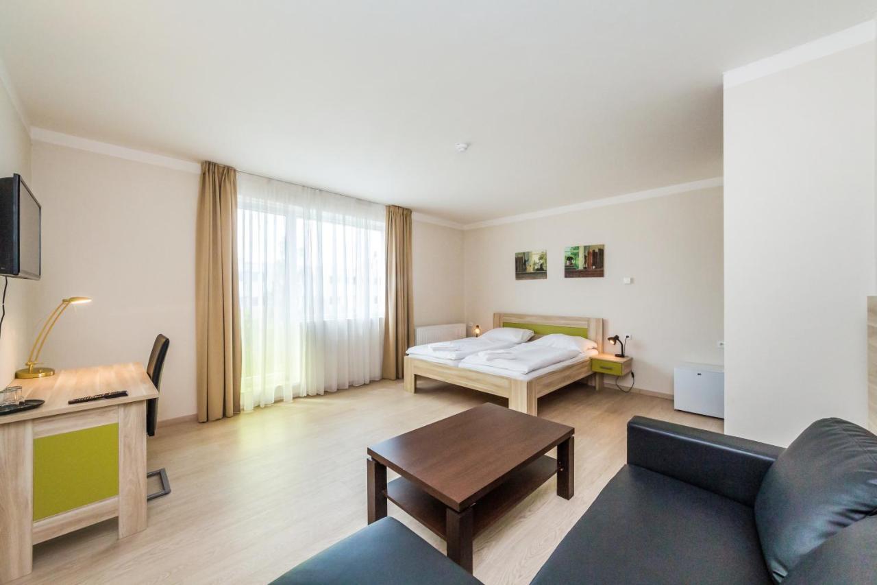 Nad Kralovnou Hotel & Restaurant Прага Екстер'єр фото